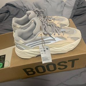 Size 8 YEEZY 700 v2 Cream